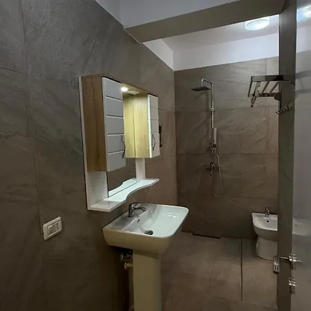 House * Dıraç